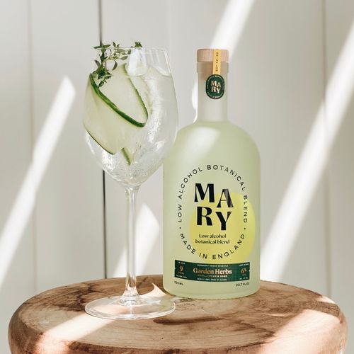 玛丽草本风味 无酒精即饮型饮料的标志与包装设计